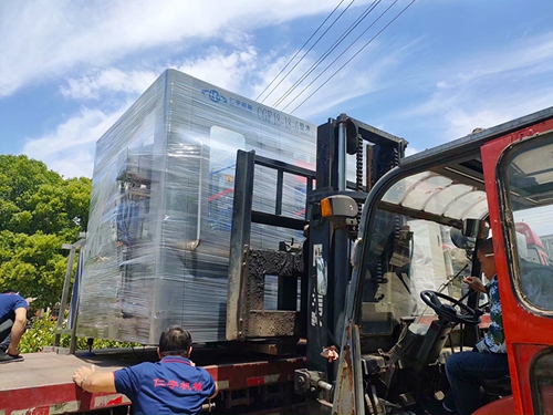 礦泉水三合一灌裝機